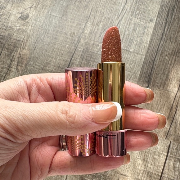 NWOT MAC Cosmetics Glitter Lip Balm - Picture 1 of 3